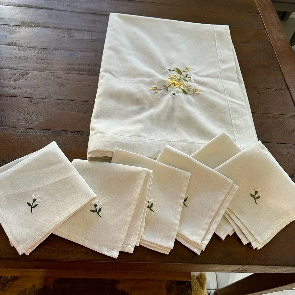 Vintage Embroidered Tablecloth Cream Yellow w/Napkins